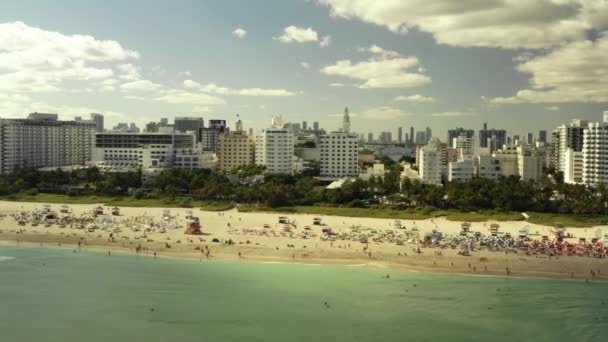 Crowded Winter Beach Miami — Stockvideo