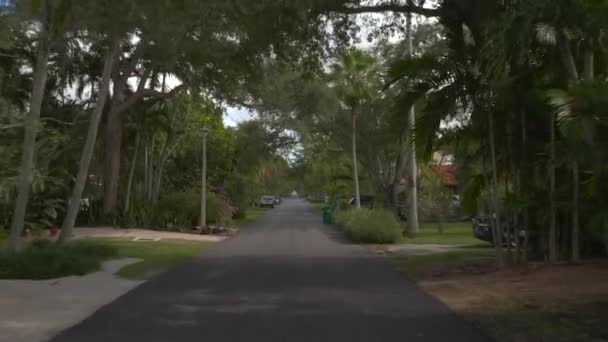Upper East Side Miami Γυρίστηκε Κάμερα Κίνησης Οδήγηση Πινακίδες Κατοικημένη — Αρχείο Βίντεο