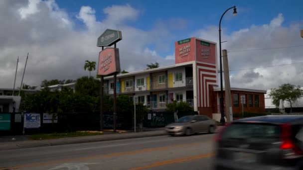 Chivas Miami Motel Stories Biscayne Boulevard — Stock video