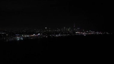 Hava kurulumu Toronto Ca 'yı gece çekti