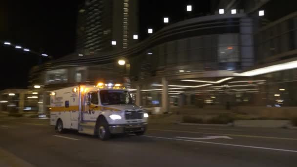 Ambulância Uma Pressa Panning Tiro — Vídeo de Stock