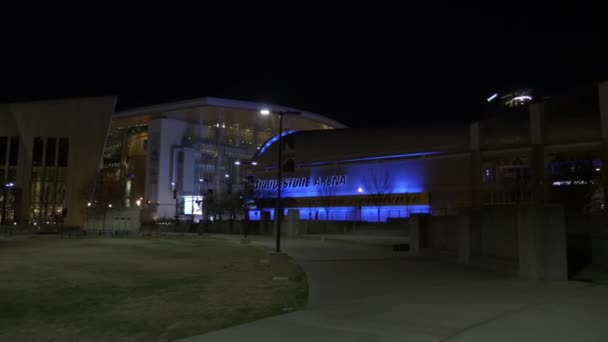 Видео Ночного Движения Bridgestone Arena Nashville — стоковое видео