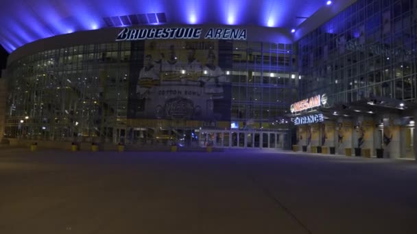 Filmati Notturni Della Bridgestone Arena Nashville — Video Stock