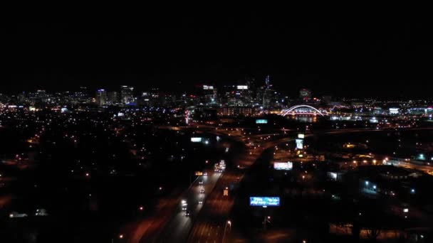 Autostrade Video Aeree Che Avvicinano Nashville Tennessee Notte — Video Stock