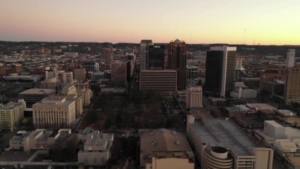 Excursão Aérea Birmingham Alabama Cityscape Highrise Business Towers — Vídeo de Stock