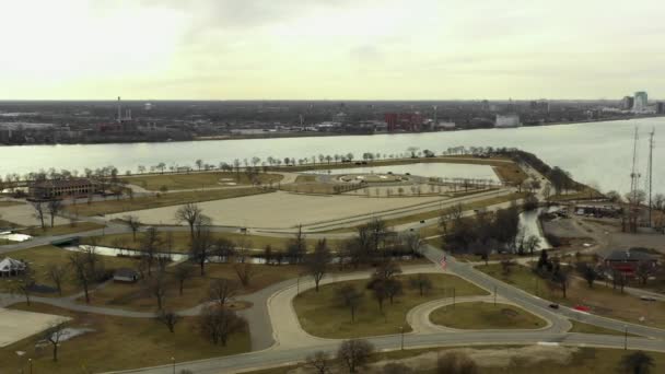 Flygvideo James Scott Memorial Fontän Belle Isle Detroit — Stockvideo