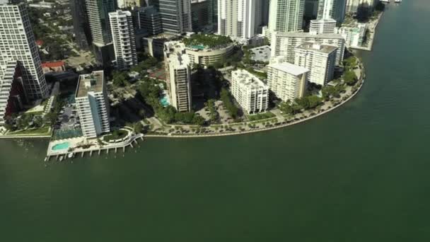 Luchtfoto Omhoog Brickell Miami Aan Baai Onthullen — Stockvideo