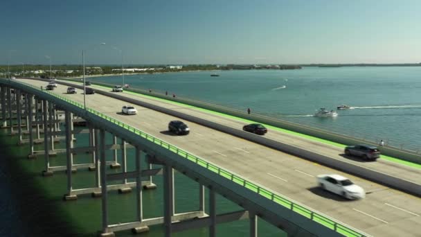 Cars Pedestrians Rickenbacker Causeway Miami William Powell Bridge — Stock Video