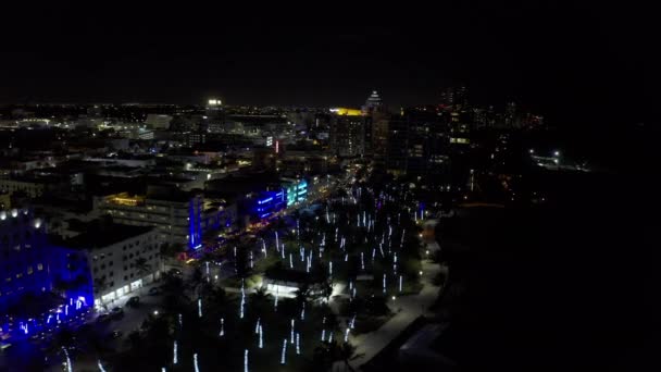 Aerial Pull Away Miami Beach Video Aéreo Nocturno — Vídeos de Stock