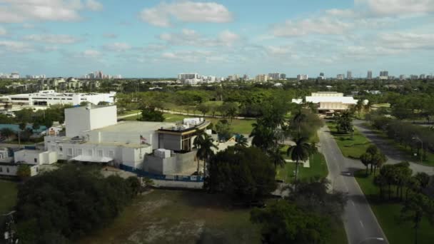 Parker Lekstuga Och War Memorial Auditorium Fort Lauderdale — Stockvideo
