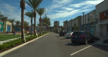 Dania Pointe alışveriş gezisi görüntüsü. Dengeli kamera 4K ile.