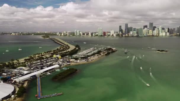 Vuelo Aéreo Revés Miami International Boat Show 2020 — Vídeos de Stock