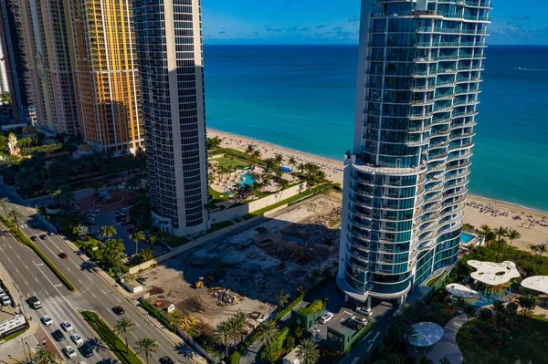 Фото с воздуха Sunny Isles Beach FL 17501 Collins Avenue under con — стоковое фото