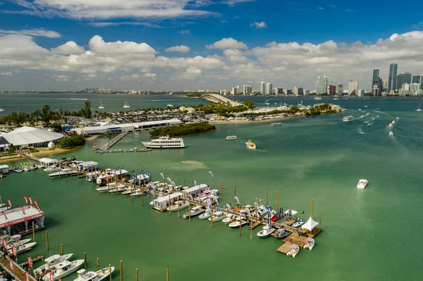 Фото с самолета Miami International Boat Show Key Biscayne 2020 — стоковое фото