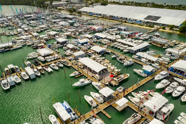 Eladó hajók Miami International 2020 — Stock Fotó