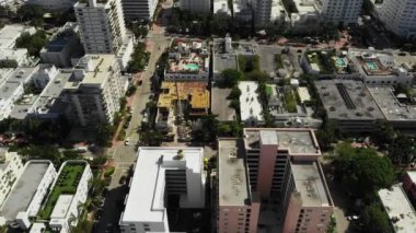 1775 James Bulvarı inşaat halinde. Havadan kumsala yakın olduğunu gösteren görüntüler.