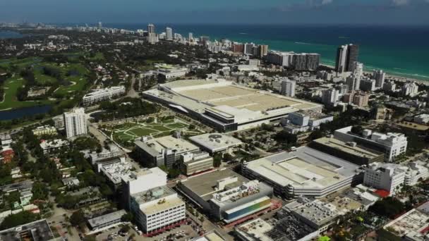 Aerial Drone Shot Miami Beach Convention Center Park — Stock Video