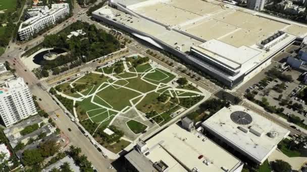 Şehirdeki Miami Beach Kongre Merkezi Parkı — Stok video