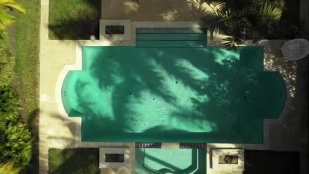 Alzarsi Una Piscina Rivelare Villa Aerea Drone Colpo — Video Stock