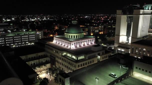 Vídeo Aéreo Nocturno District Courthouse Dome Roof West Palm Beach — Vídeos de Stock