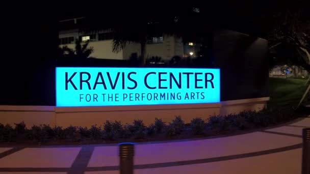 Kravis Center Performing Arts Noc Niebieski Neon Znak — Wideo stockowe