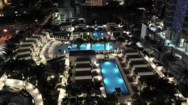 Gece havası yüzme havuzları Paramount Worldcenter Miami 4k