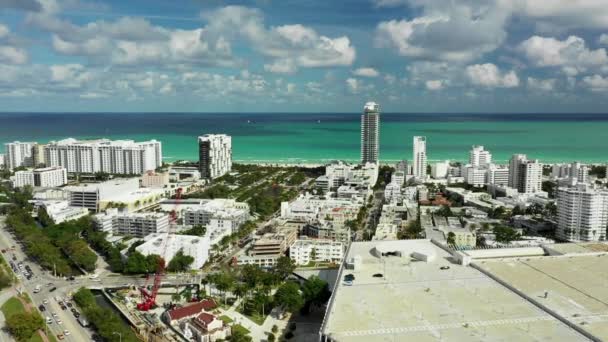 Flygvideo Närmar Miami Beach Ocean Kustlinje — Stockvideo