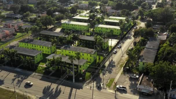 Aéreo Vídeo Verde Pintado Edifícios Knight Center Apartamentos Miami — Vídeo de Stock