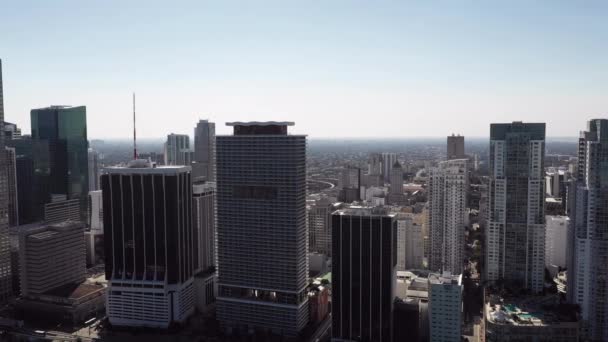 迈阿密市中心的侧视图空中飞行 — 图库视频影像