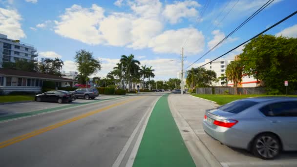 Bay Harbor Islands Miami Grün Lackiert Sicherheitsfahrstreifen — Stockvideo