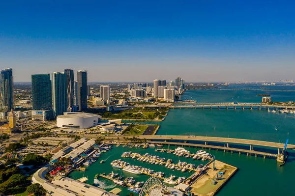 Downtown Miami Szene Einschließlich Bayside Marketplace Und American Airlines Arena — Stockfoto