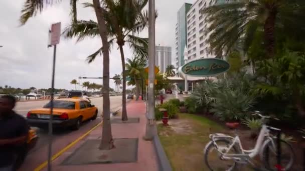 Taxi Bij Het Eden Roc Hotel Miami Beach — Stockvideo