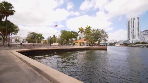 Jose Marti Nehir Kıyısında Miami Parkının Hareket Videosu — Stok video