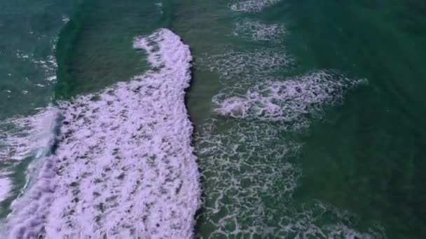 Ondas Surf Quebrando Águas Rasas — Vídeo de Stock