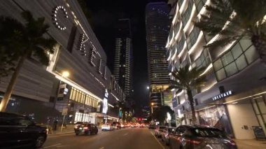 Brickell Şehir Merkezi, gece 4k görüntülerinde.