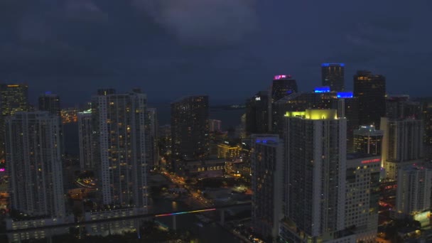 Flygfoto Miami Brickell Skymningsfilm — Stockvideo