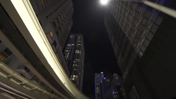 Conducir Bajo Metrópoli Miami Por Noche — Vídeos de Stock