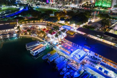Neon Miami ışıkları Bayside Marketplace hava gece fotoğrafı