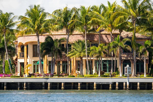 Villa Lusso Fort Lauderdale Con Palme Alte — Foto Stock