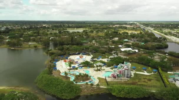 Flygvideo Paradise Cove Water Park Smith Park — Stockvideo