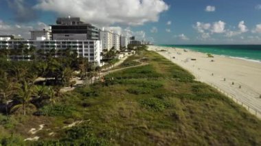 Miami Plajı, Atlantik 'in sahil kaldırımını kaldırıyor.