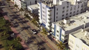  Miami Plajı 'nda oteller ve restoranlar kapatıldı.