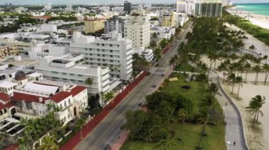 Hükümet, Coronavirus covid 19 'un yayılmasını engellemek için Miami Beach Ocean Drive' ı kapattı.