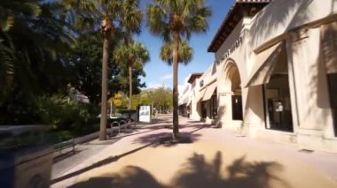 Coronavirus Covid 19 'dan kimsenin kapatmadığı Miami Beach Lincoln yolu.