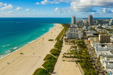 Güzel boş Miami Plajı Coronavirus 'un yavaş yayılması için kapatıldı