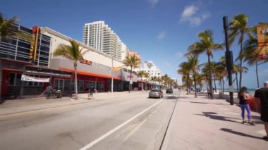 Fort Lauderdale Plajı Florida kaldırımdan sol ön manzara