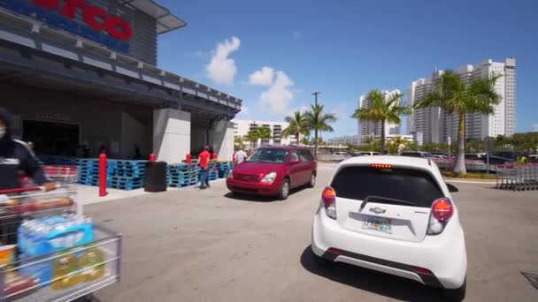 Gente Esperando Fila Para Entrar Tienda Costco North Miami — Vídeos de Stock