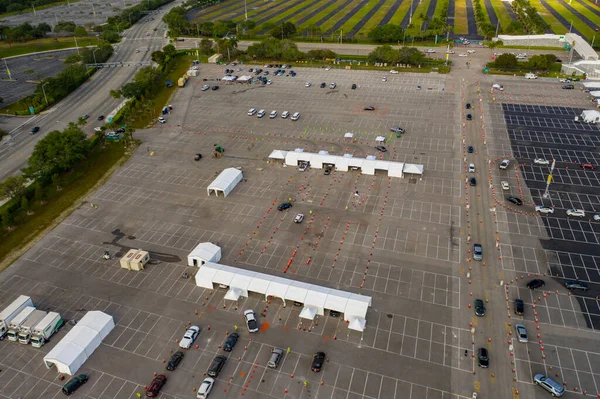 Coronavirus Covid Test Site Miami Hard Rock Stadium Parking Lot — 스톡 사진