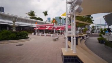 Bayside Miami FL, Coronavirus covid 19 'un yavaş yayılması için kapandı.