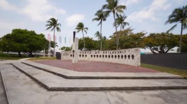 Miami Şehir Merkezi Dostluk Meşalesi hareket görüntüsü